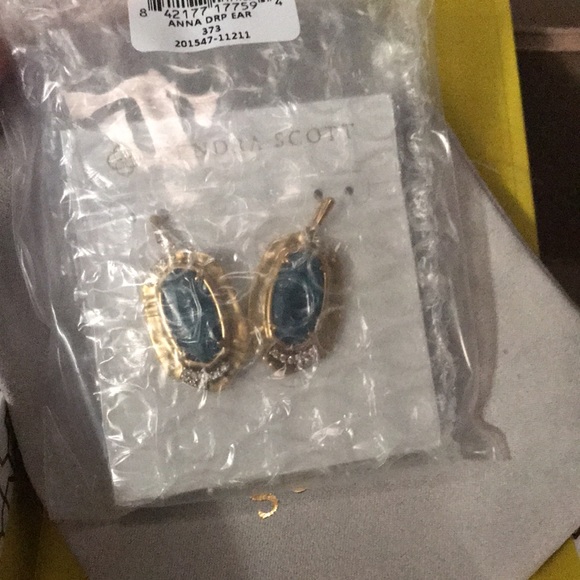 Kendra Scott NWTagBox Anna Drop Earrings, Classic drops w/faceted  teal apatite - Picture 3 of 4